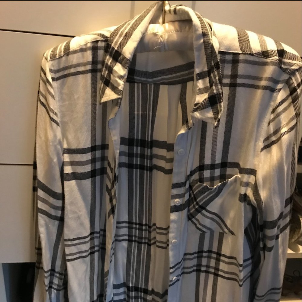 Long Sleeve Black and White Flannel Soft